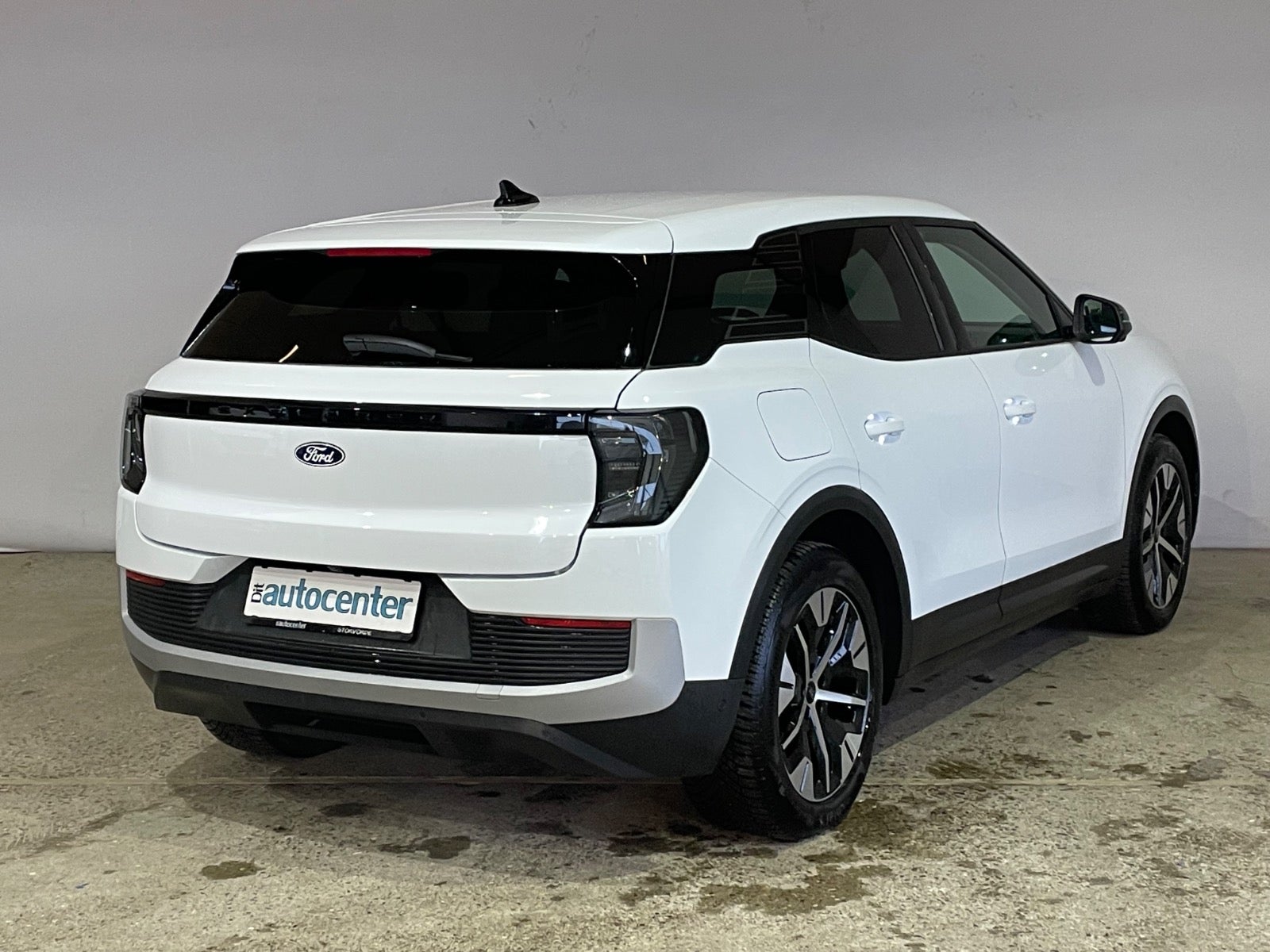 Ford Explorer Select Extended Range