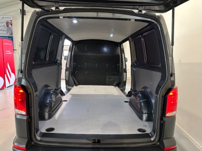 VW Transporter TDi 110 Kassevogn lang