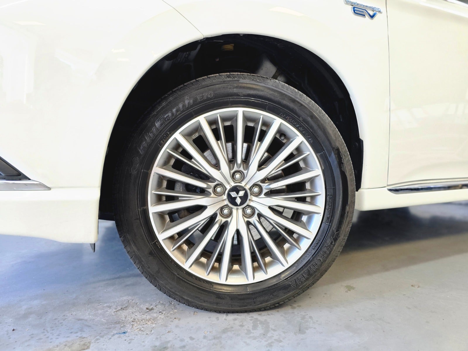 Billede af Mitsubishi Outlander 2,4 PHEV Inform+ CVT 4WD