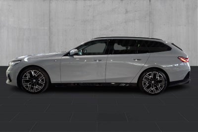 BMW i5 eDrive40 Touring Fully Charged M-Sport BMW i5 eDrive40 Touring Fully Charged M-Sport - 1