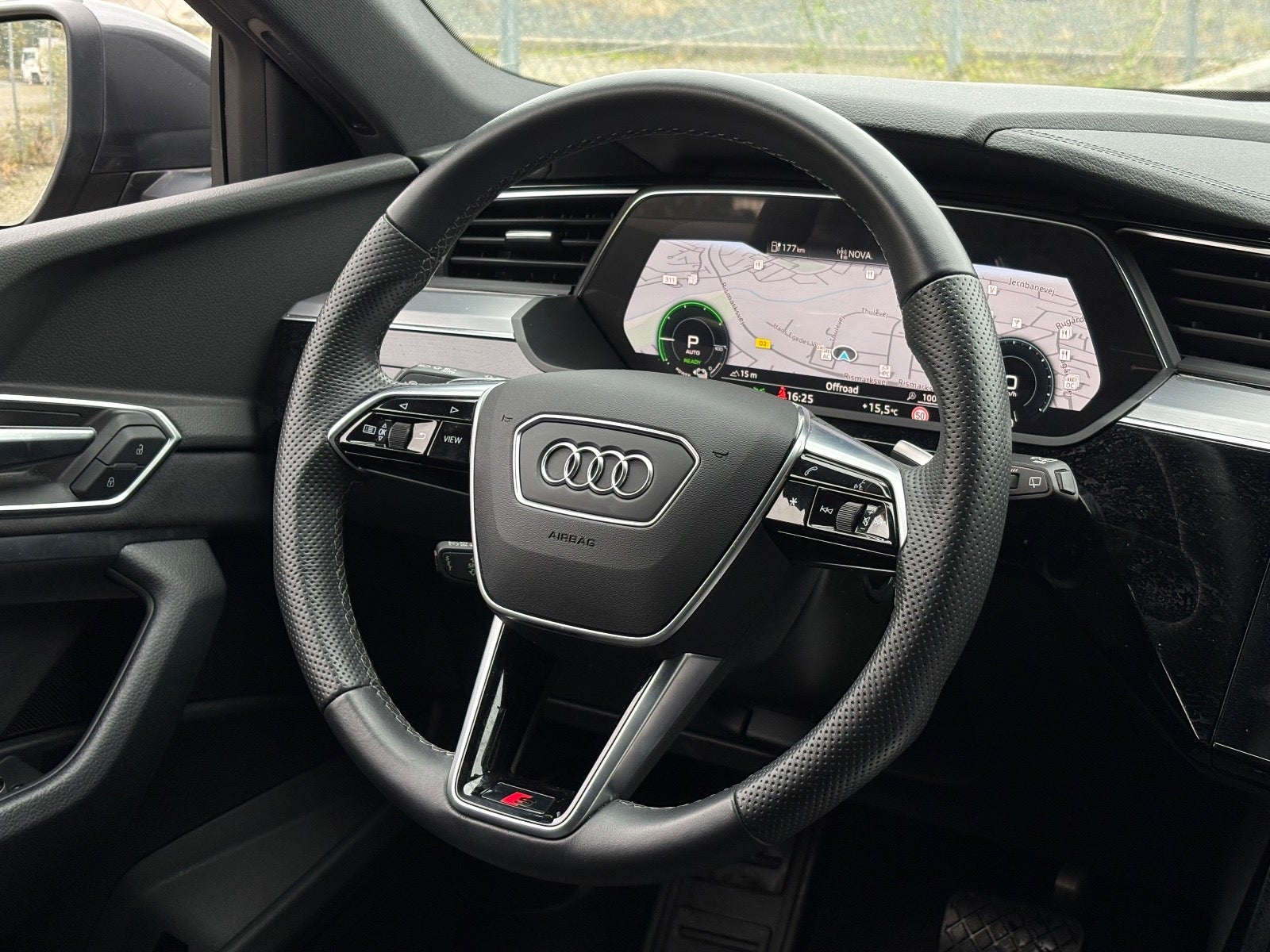 Billede af Audi e-tron 55 S-line quattro