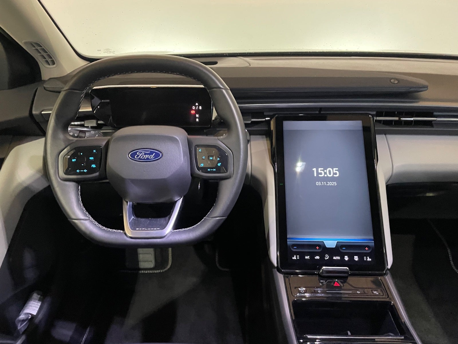 Ford Explorer Select Extended Range