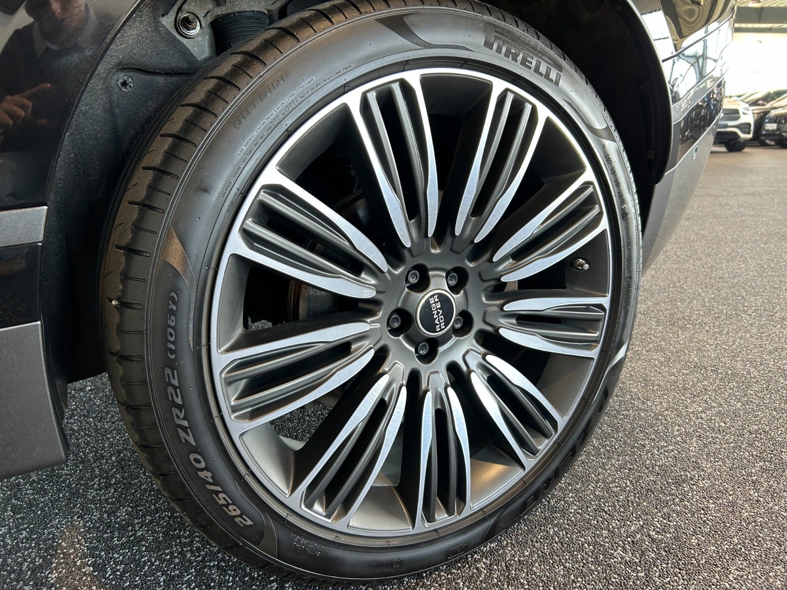 Land Rover Range Rover Velar 3,0 D300 R-Dynamic aut. Van 5d - 10