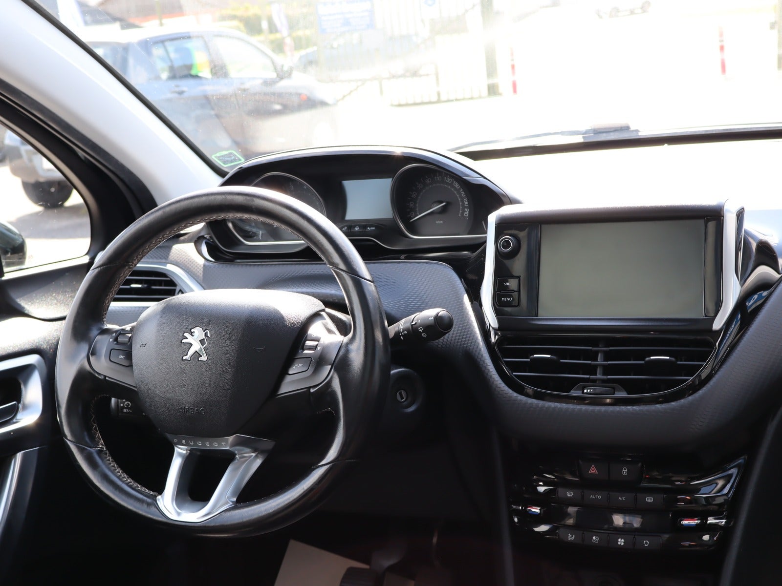 Billede af Peugeot 2008 1,2 e-THP 110 Allure Sky