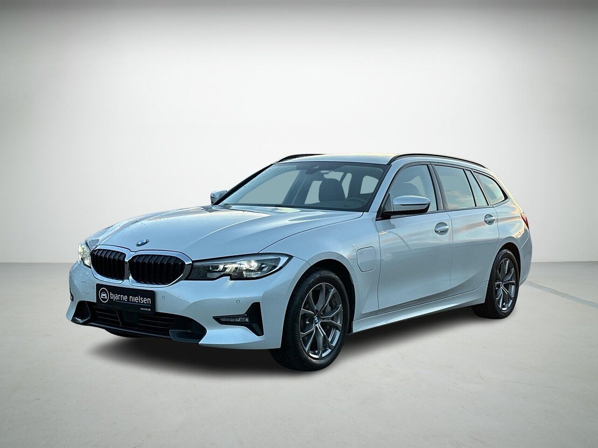 BMW 330e Touring Sport Line aut. billede 1