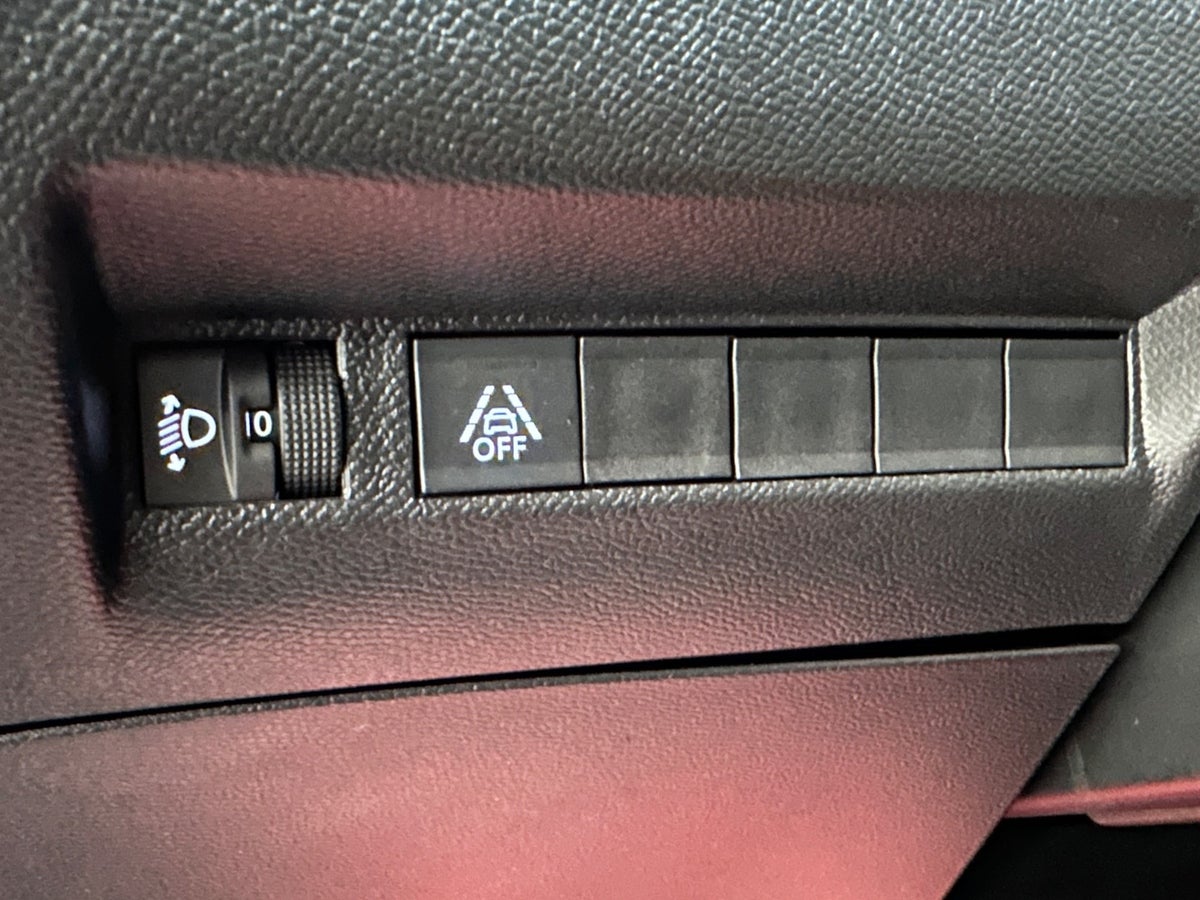 Peugeot 208 PureTech 100 Selection Sport Peugeot 208 PureTech 100 Selection Sport