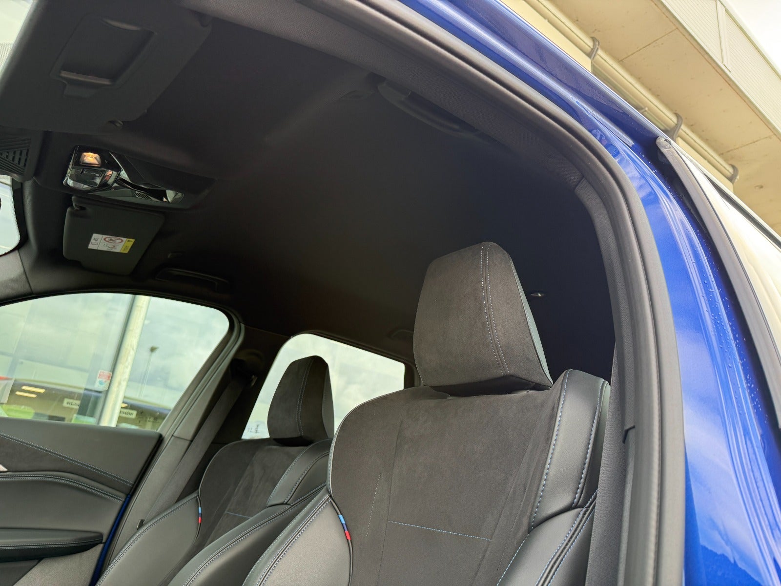 BMW iX1 eDrive20 M-Sport Premium 5d - 9