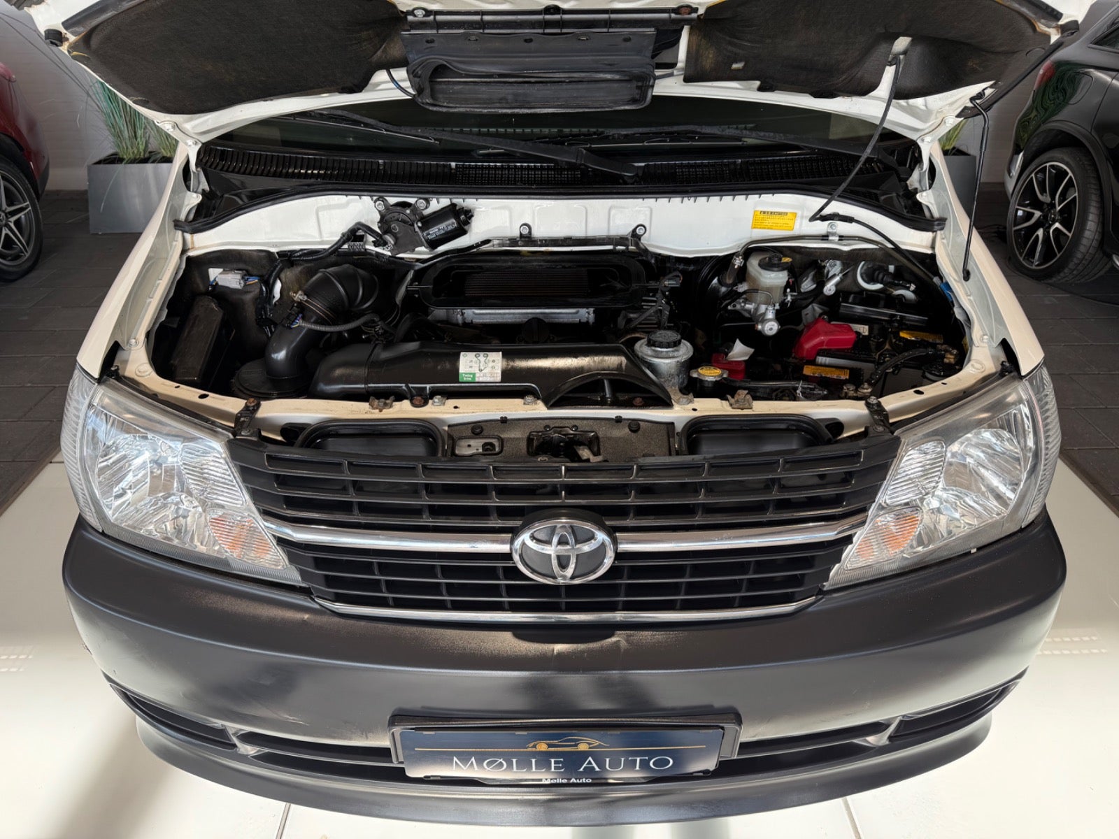 Billede af Toyota HiAce 2,5 D-4D 117 Komfort lang