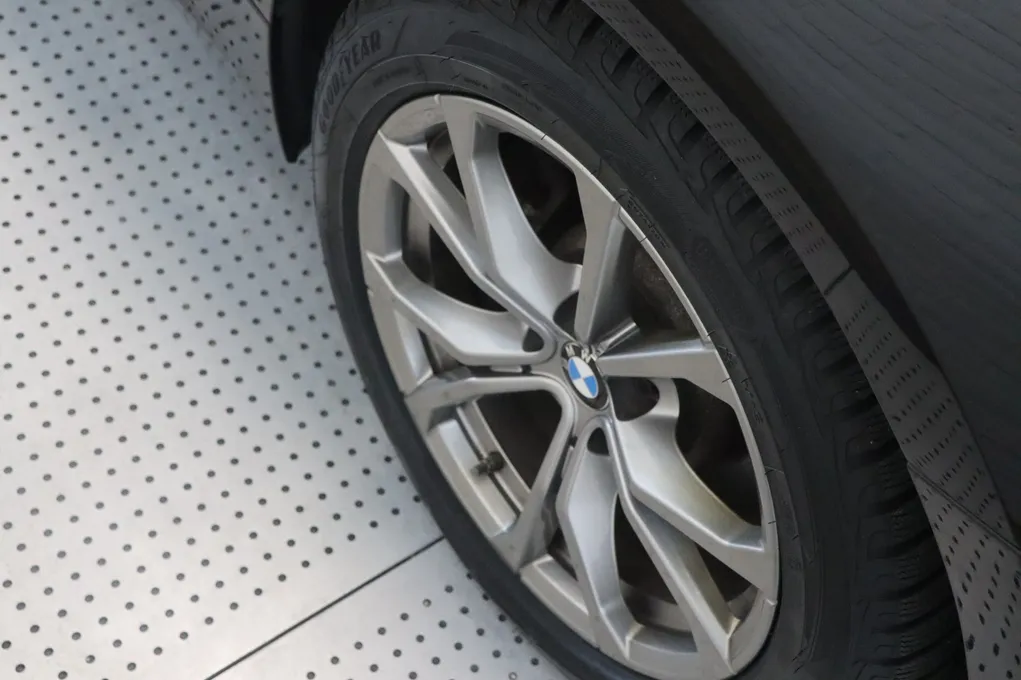 BMW 330e Touring Sport Line aut.