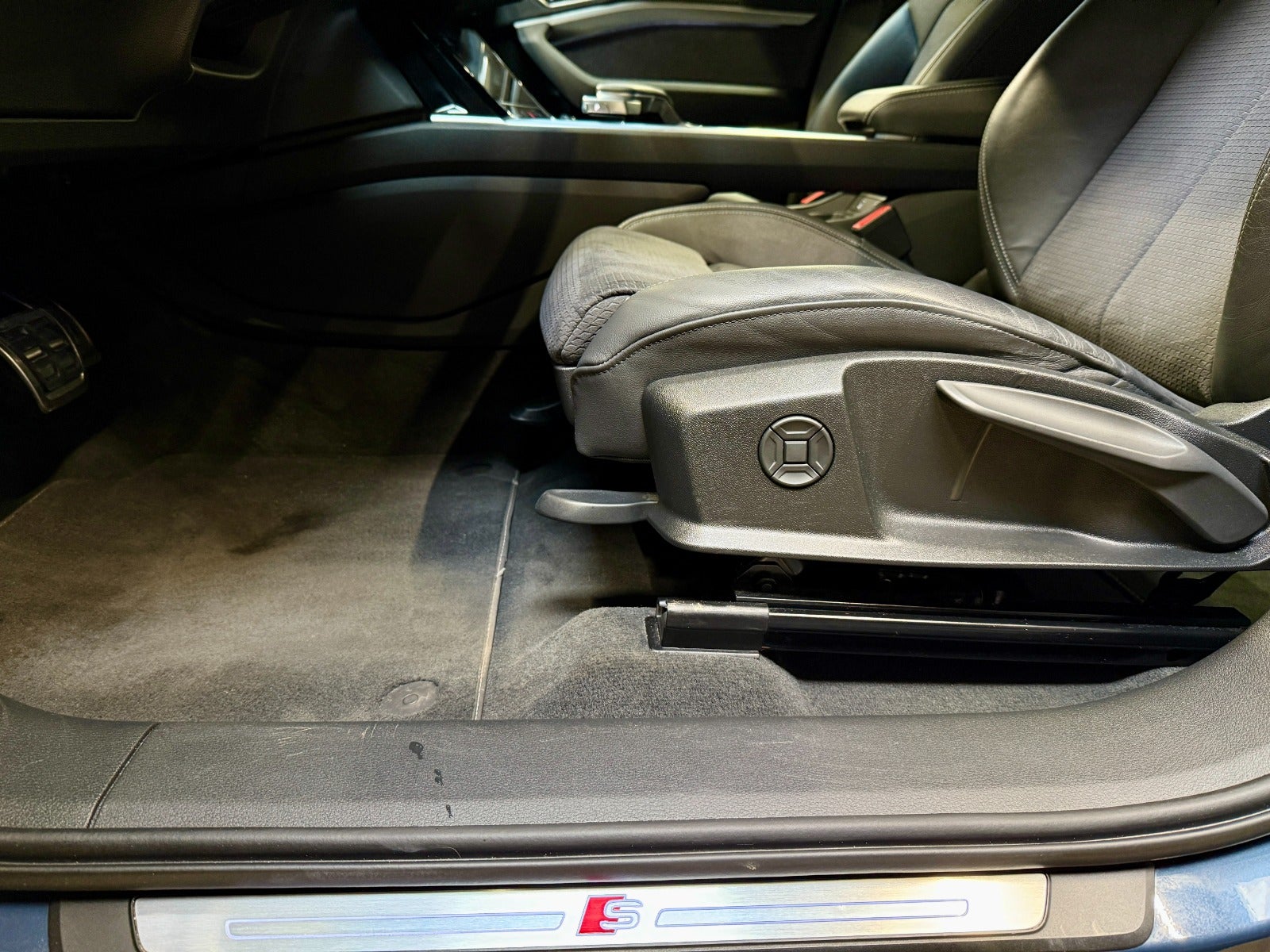 Billede af Audi Q8 e-tron 50 S-line quattro