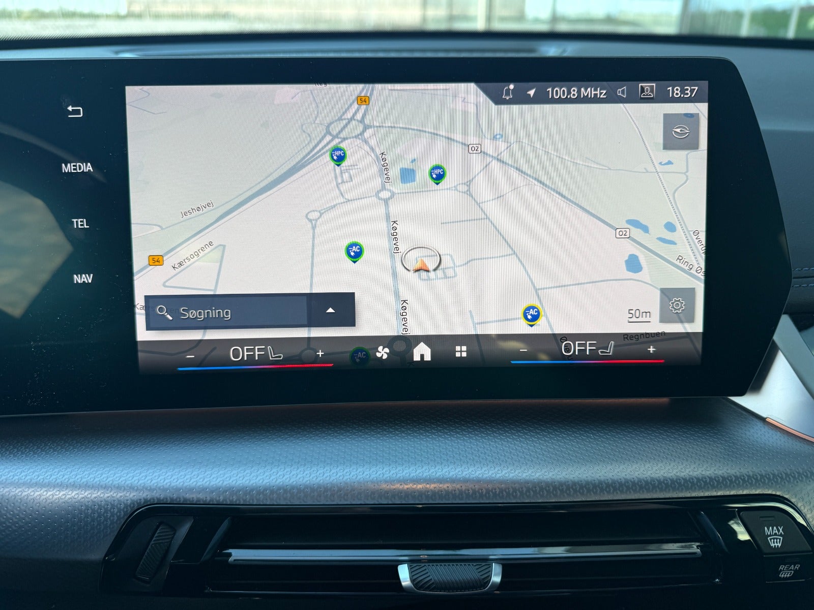BMW iX1 eDrive20 M-Sport Premium 5d - 12