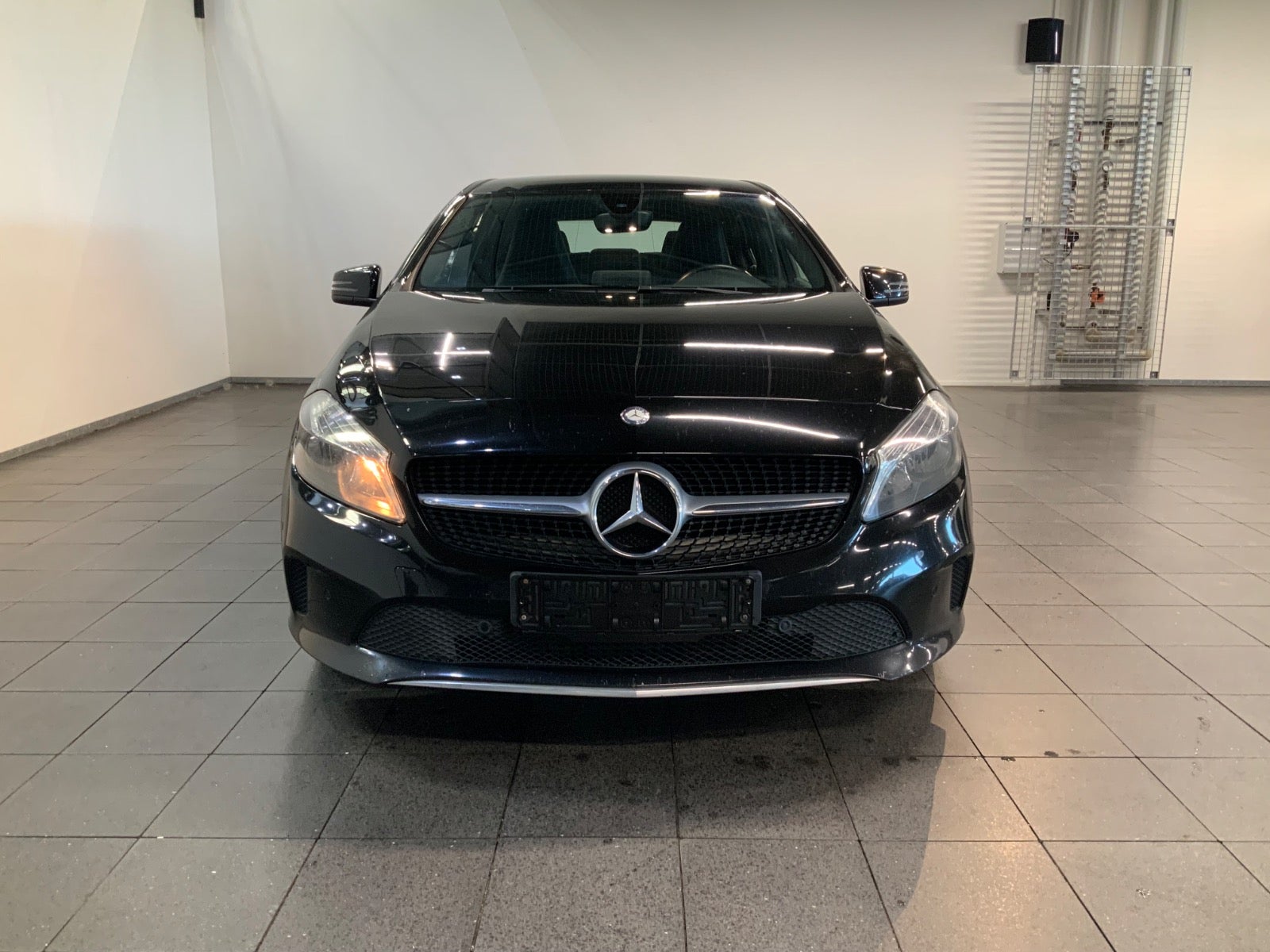 Mercedes-Benz A 200 d (2/8)