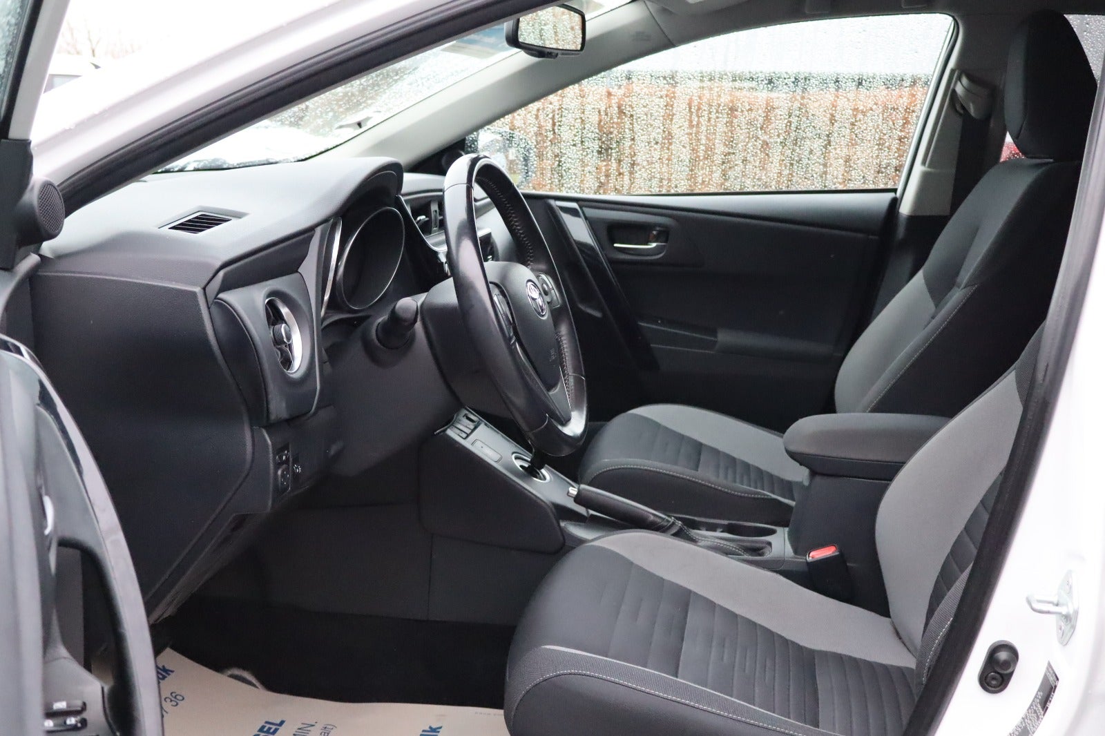 Billede af Toyota Auris 1,8 Hybrid Executive CVT