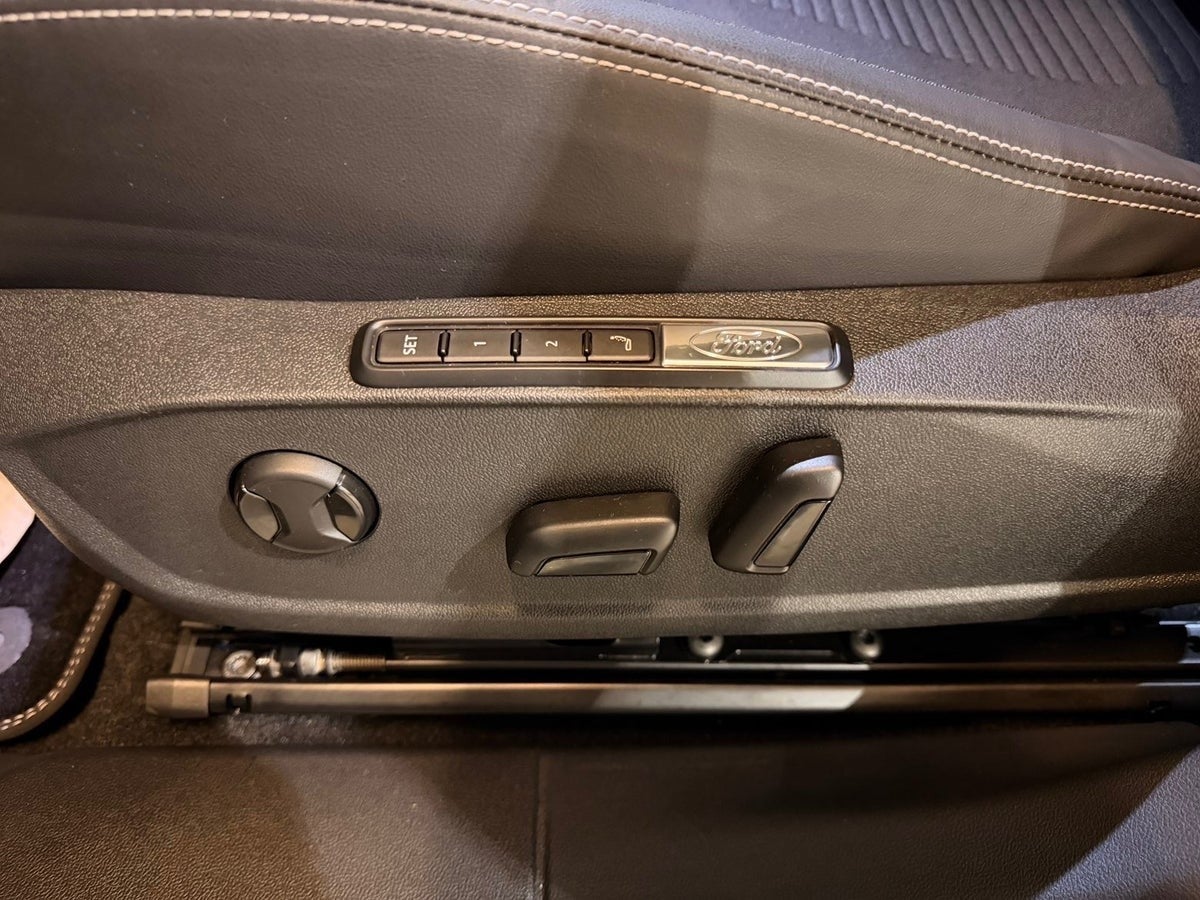 Ford Explorer Premium Extended Range