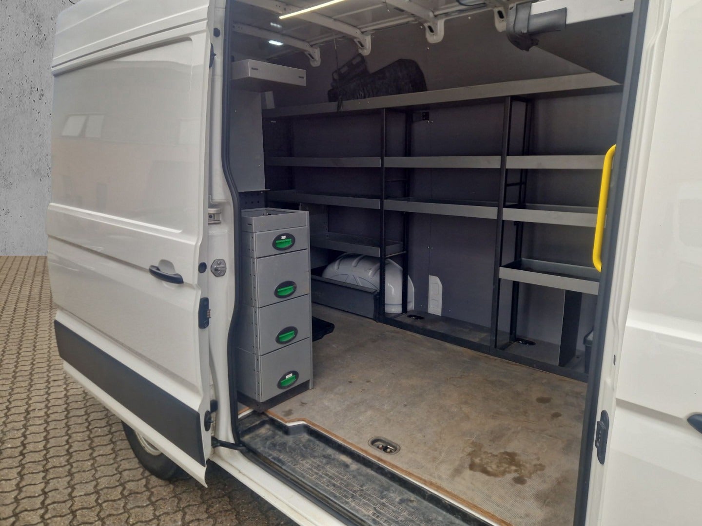 Billede af VW Crafter 35 2,0 TDi 177 Kassevogn L3H2 aut.