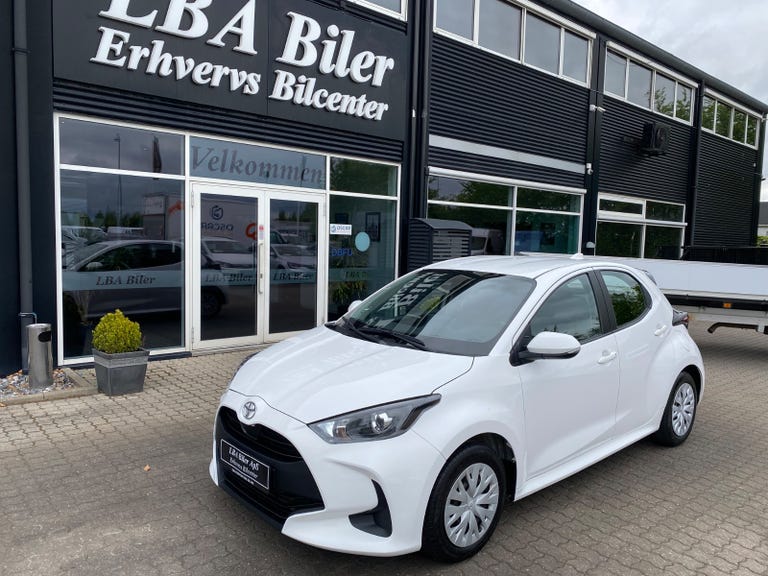 Toyota Yaris Essential Comfort Van