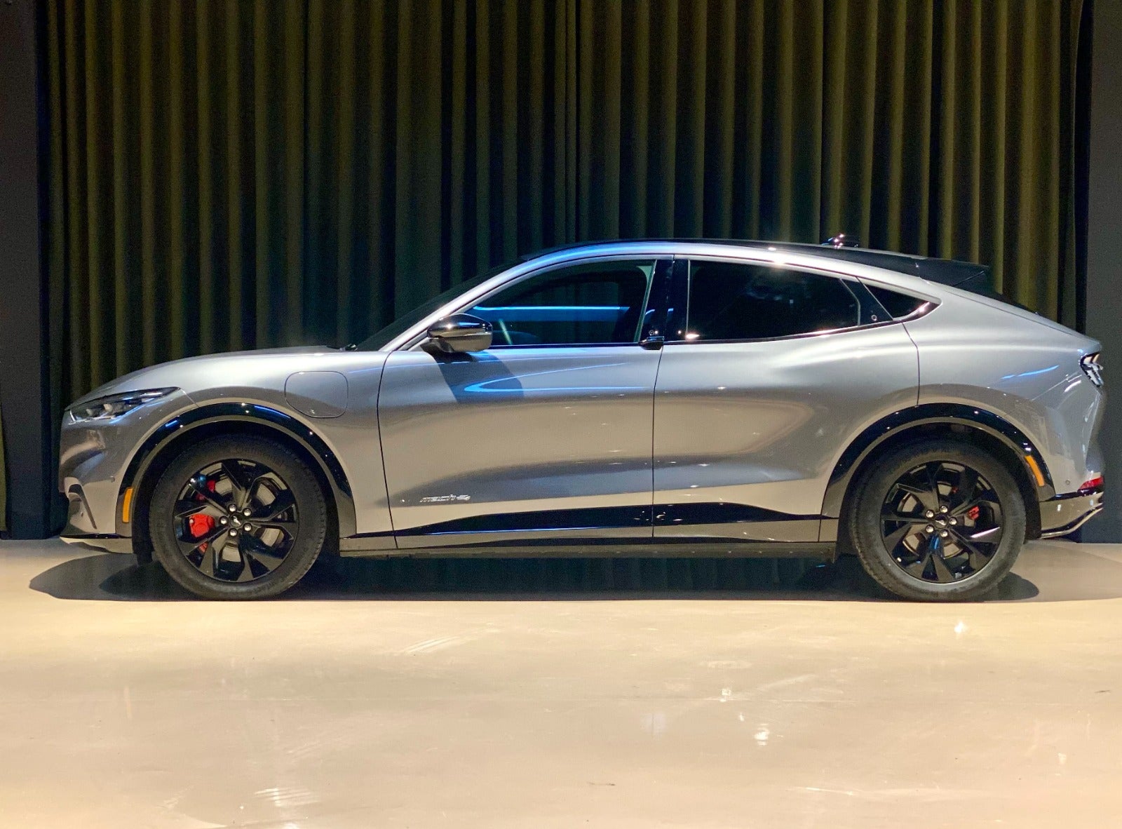 Billede af Ford Mustang Mach-E 75 Premium Standard Range AWD