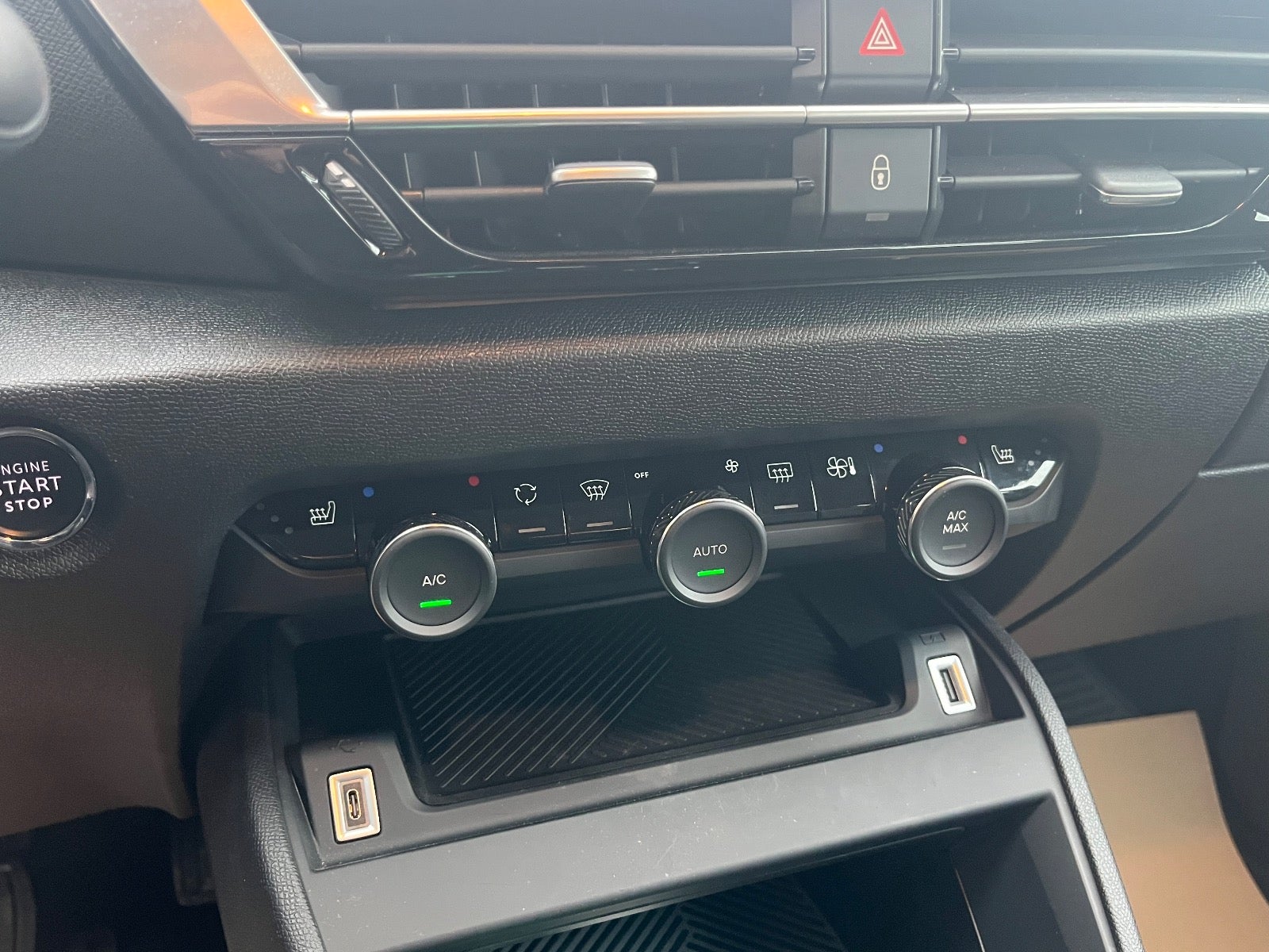 Billede af Citroën C4 X 1,2 PureTech 130 Chevron Sport EAT8