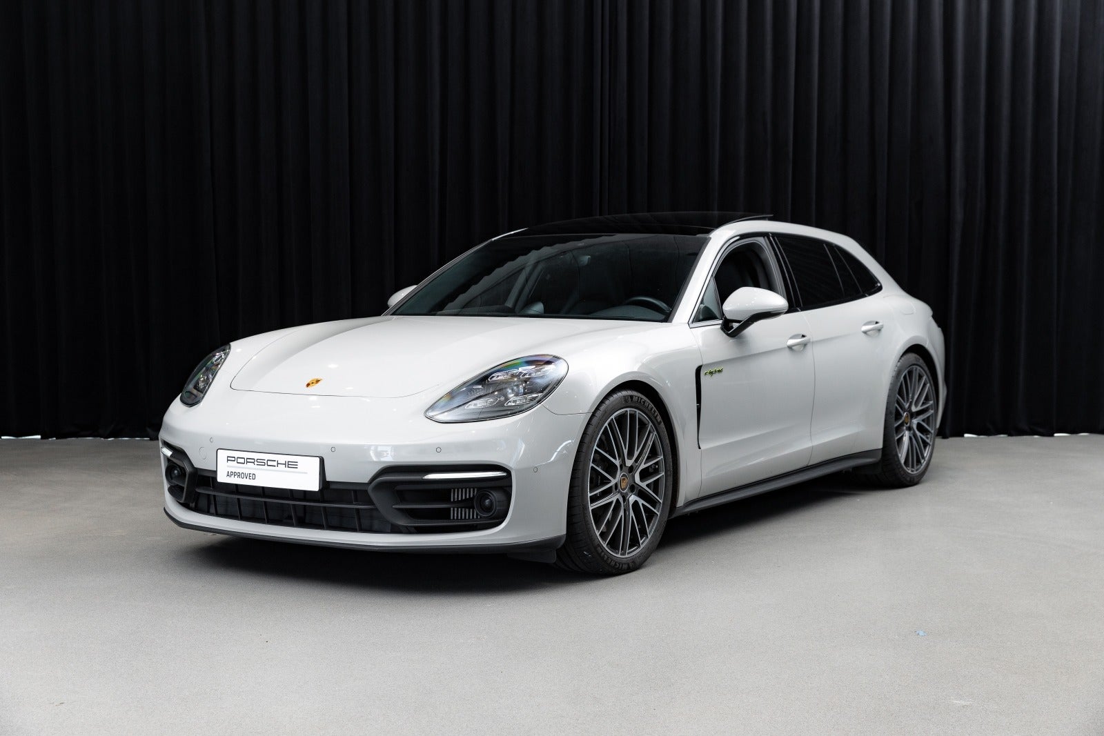 Gallery image 1 of 18