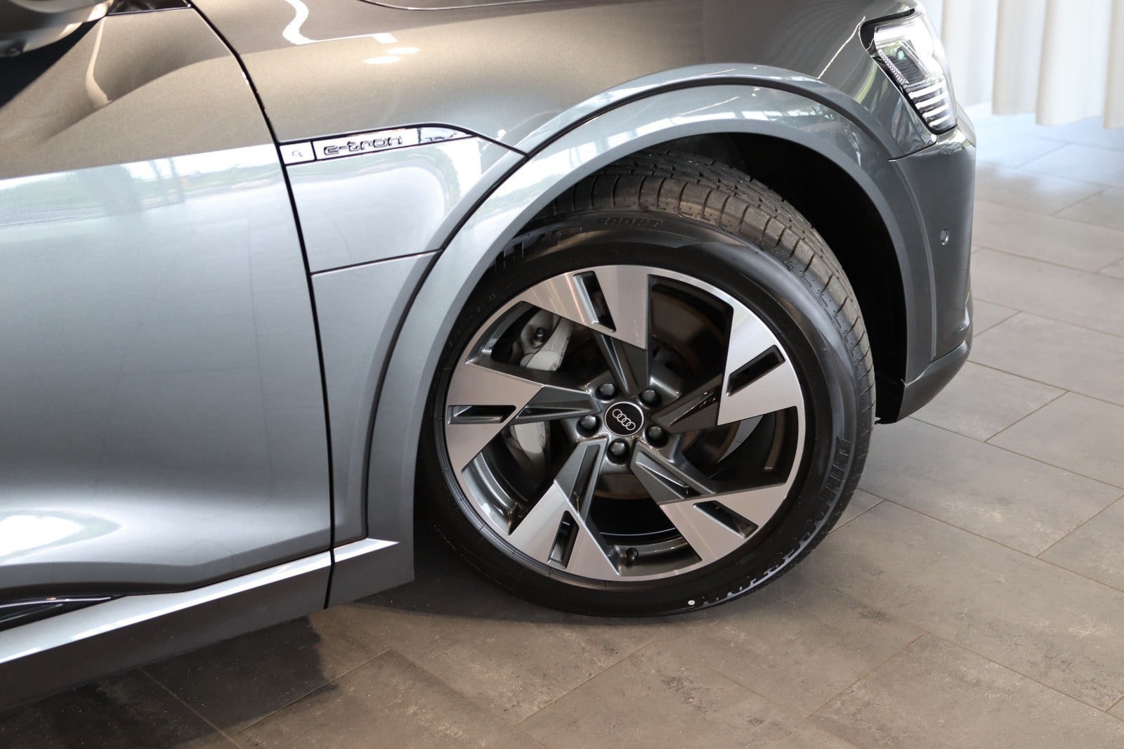 Billede af Audi Q8 e-tron 55 S-line Sportback quattro