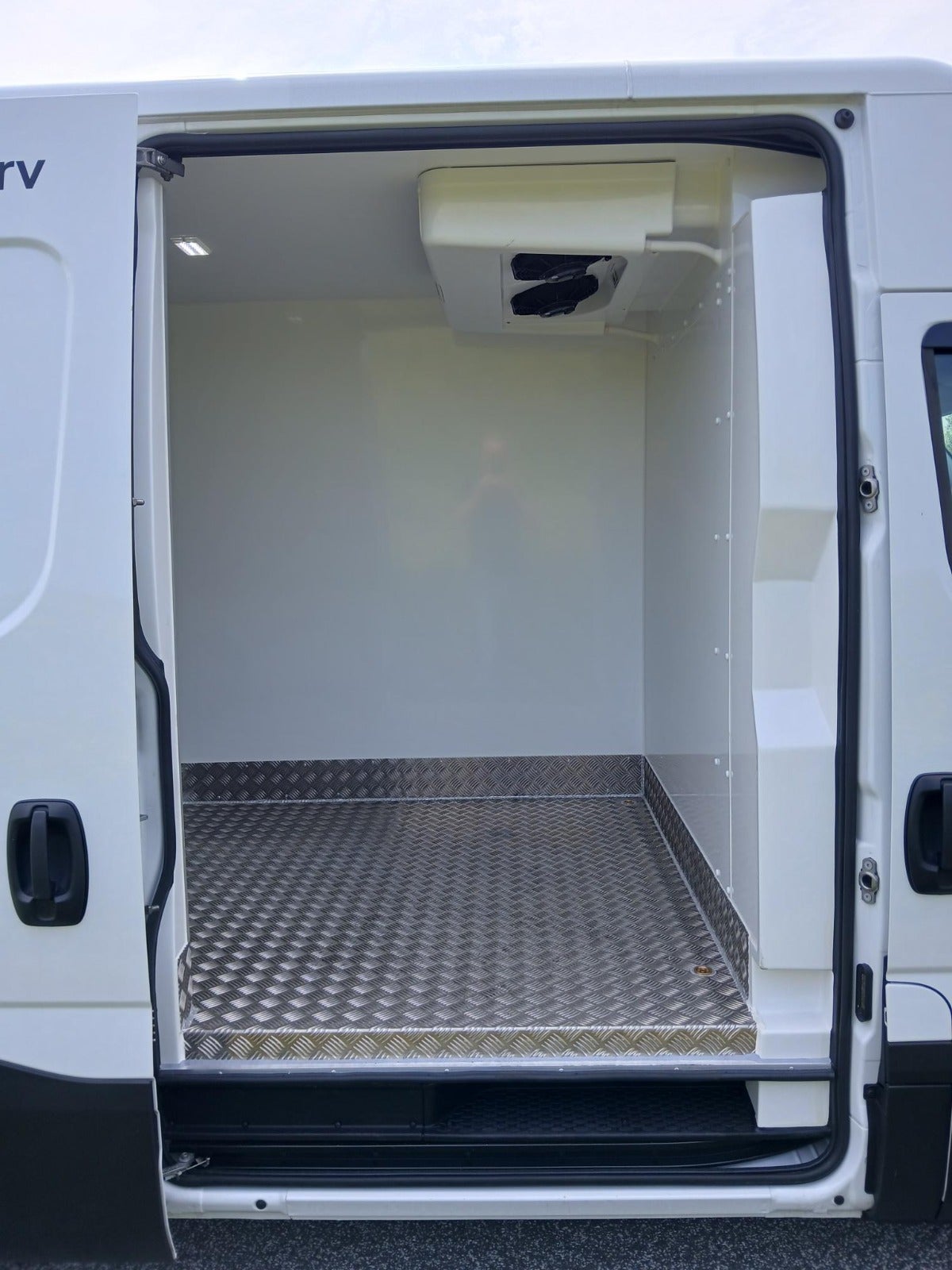 Billede af Iveco Daily 3,0 35S18 12m³ Van AG8