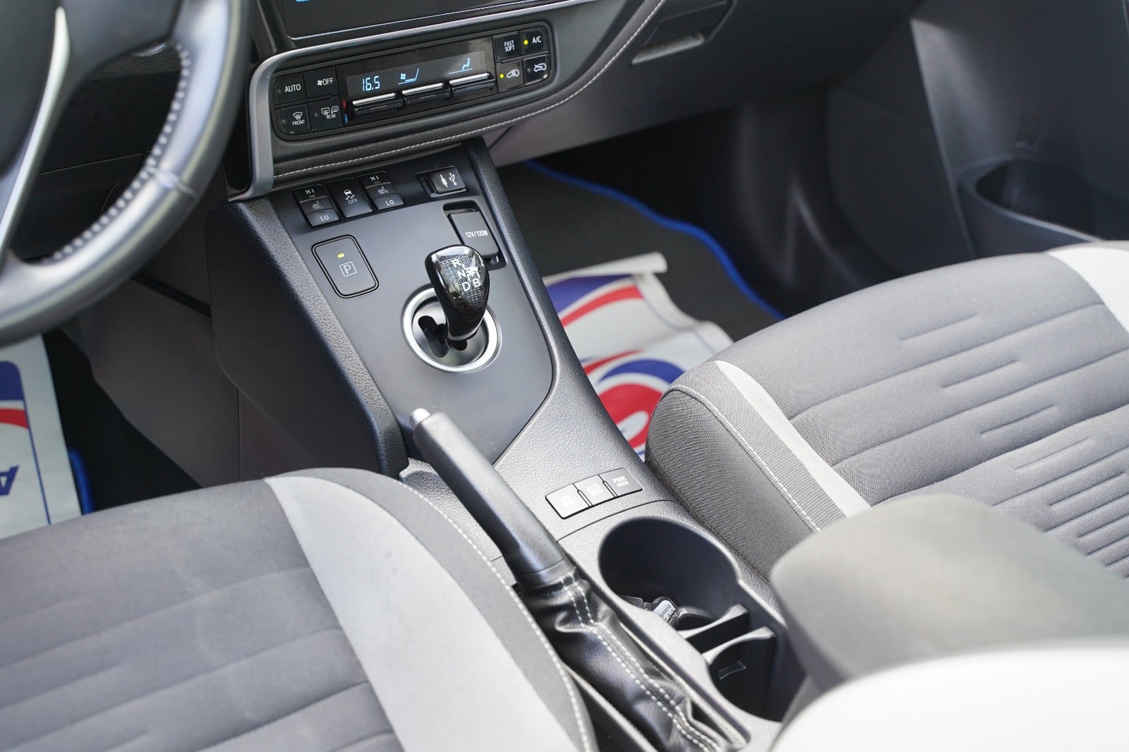Billede af Toyota Auris 1,8 Hybrid H2 Style Skyview CVT