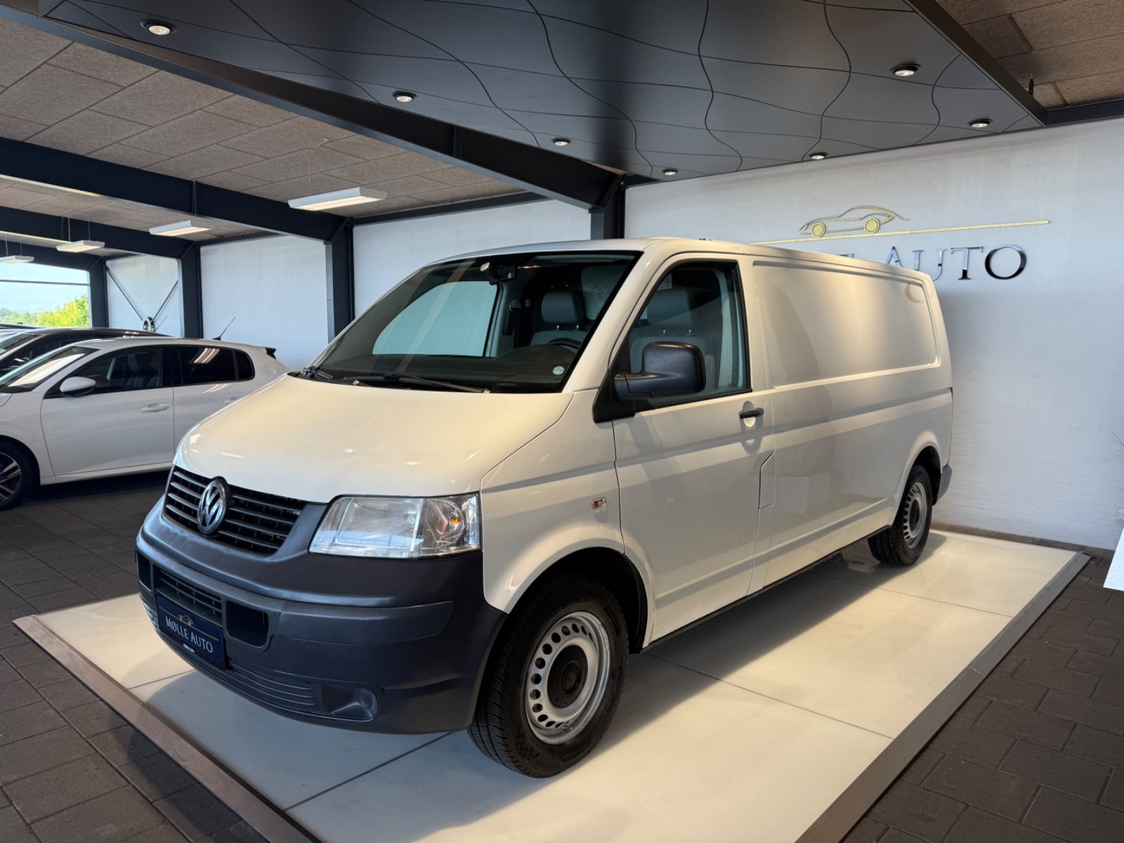 Billede af VW Transporter 2,5 TDi 130 Kassevogn lang