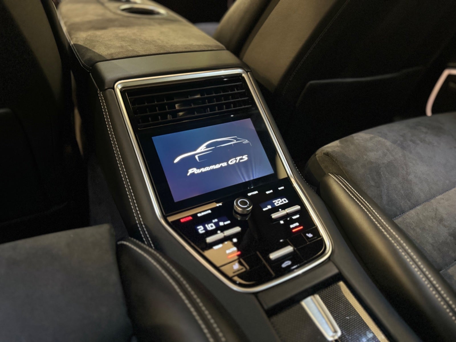 Porsche – Panamera GTS