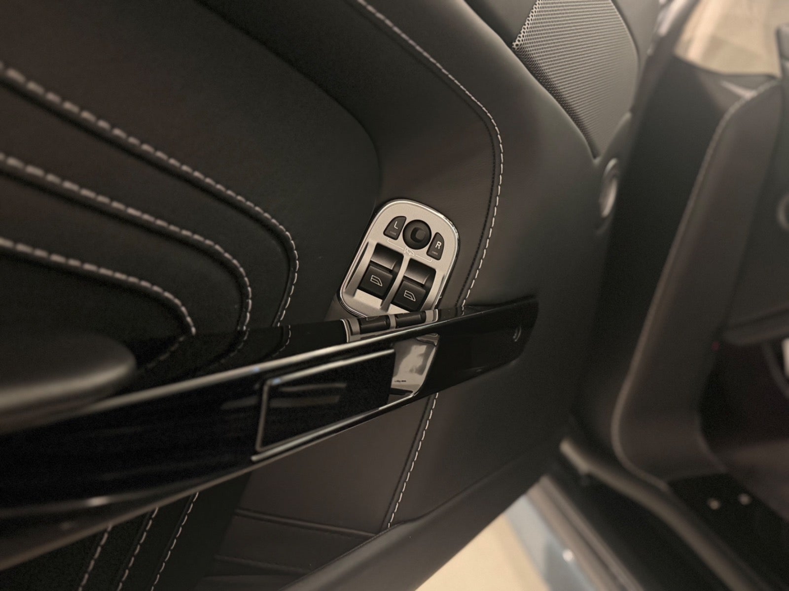 Aston Martin – V8 Vantage S