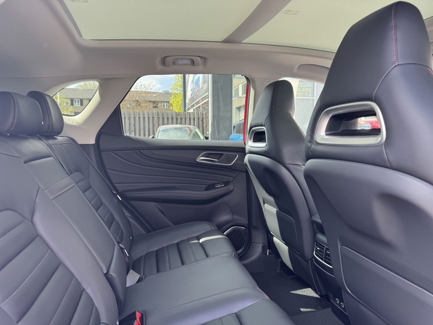 MG EHS PHEV Luxury