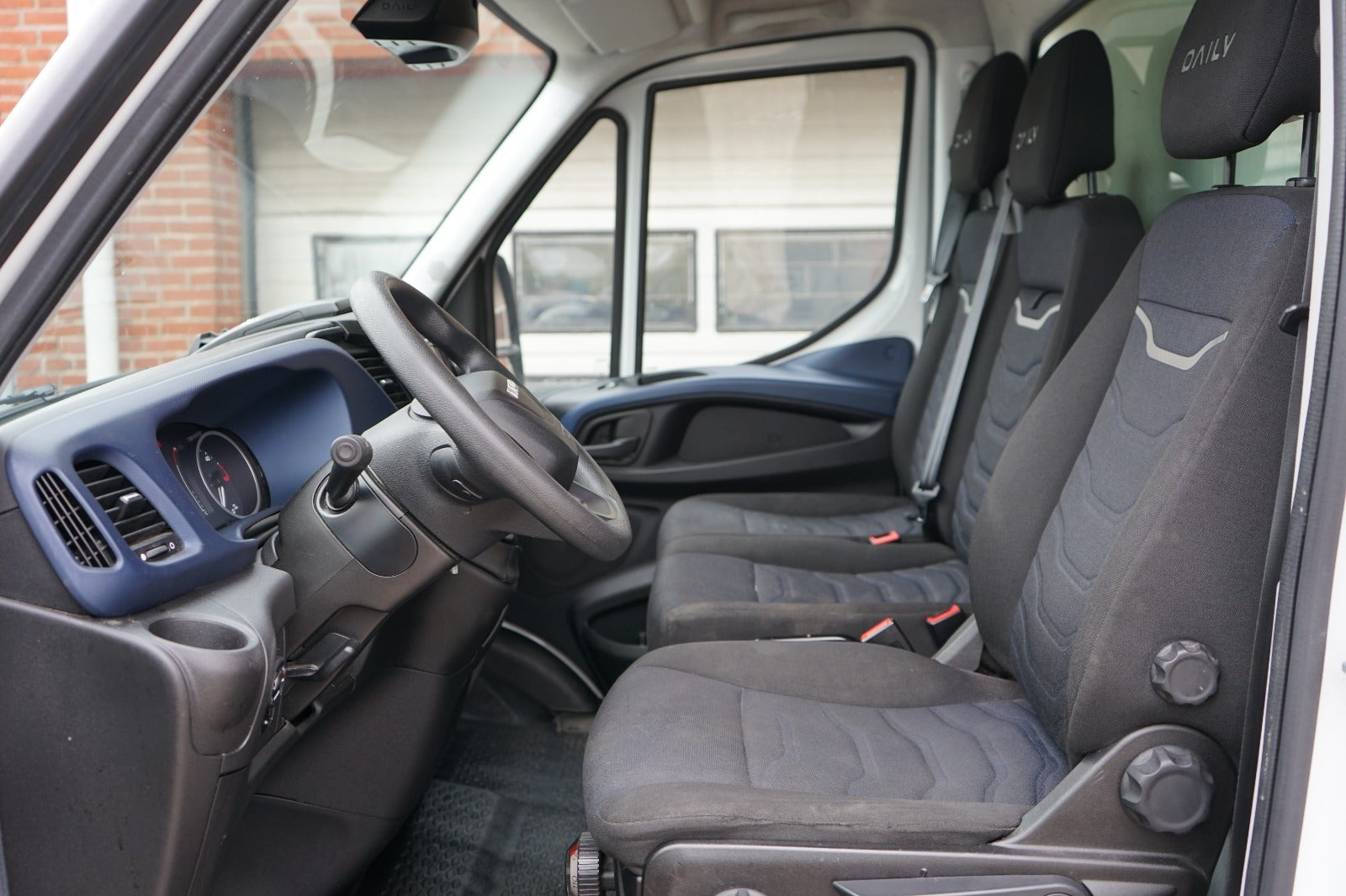 Billede af Iveco Daily 2,3 35S16 Alukasse m/lift AG8