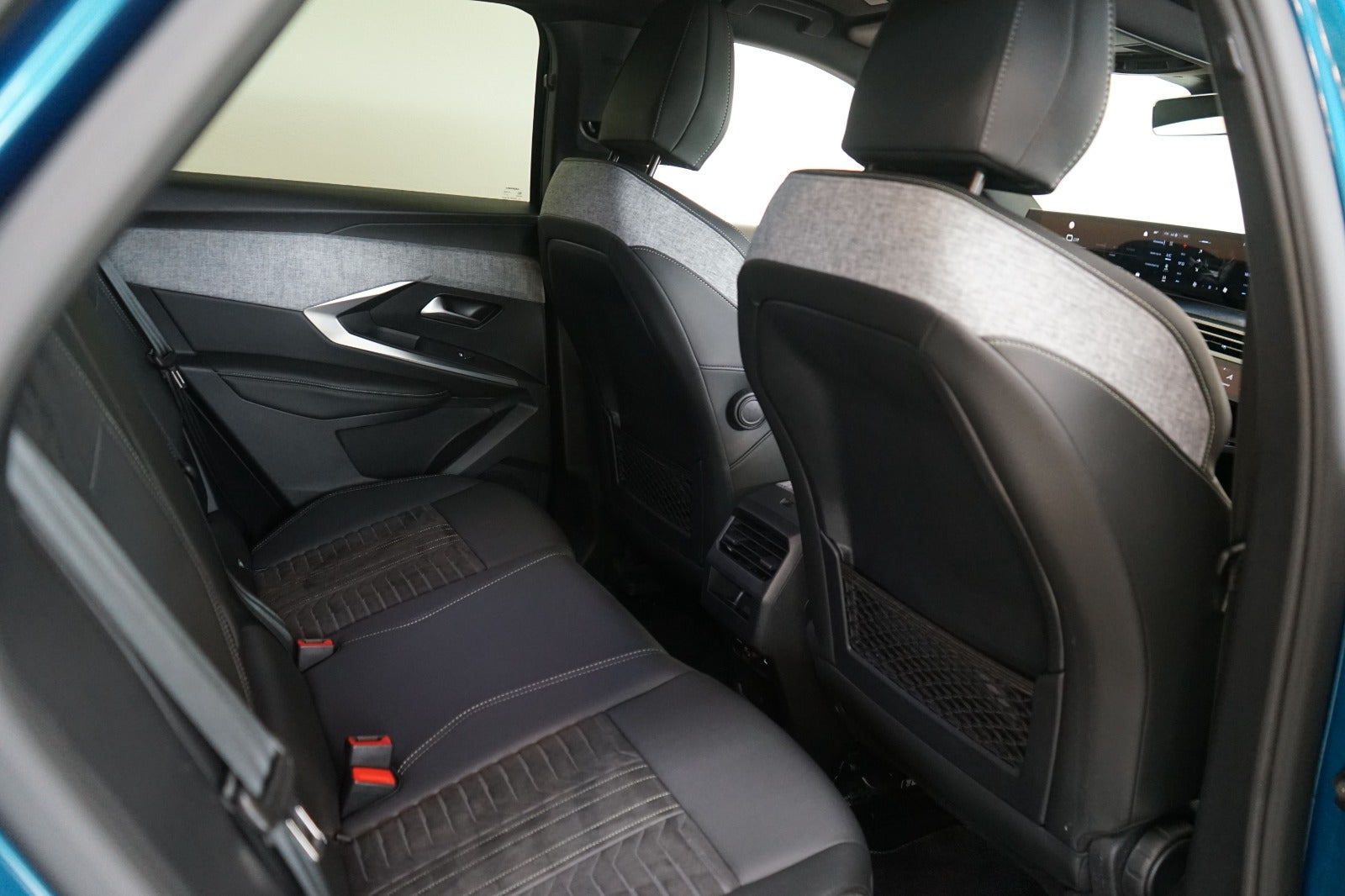 Peugeot e-3008