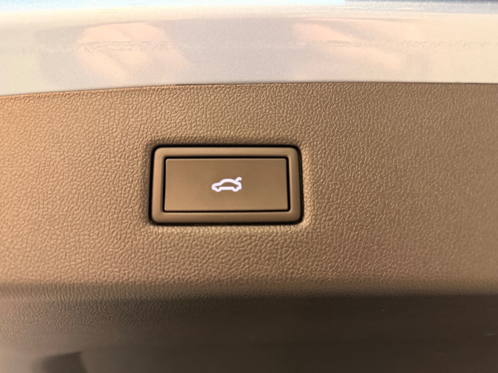 Ford Explorer Premium Extended Range