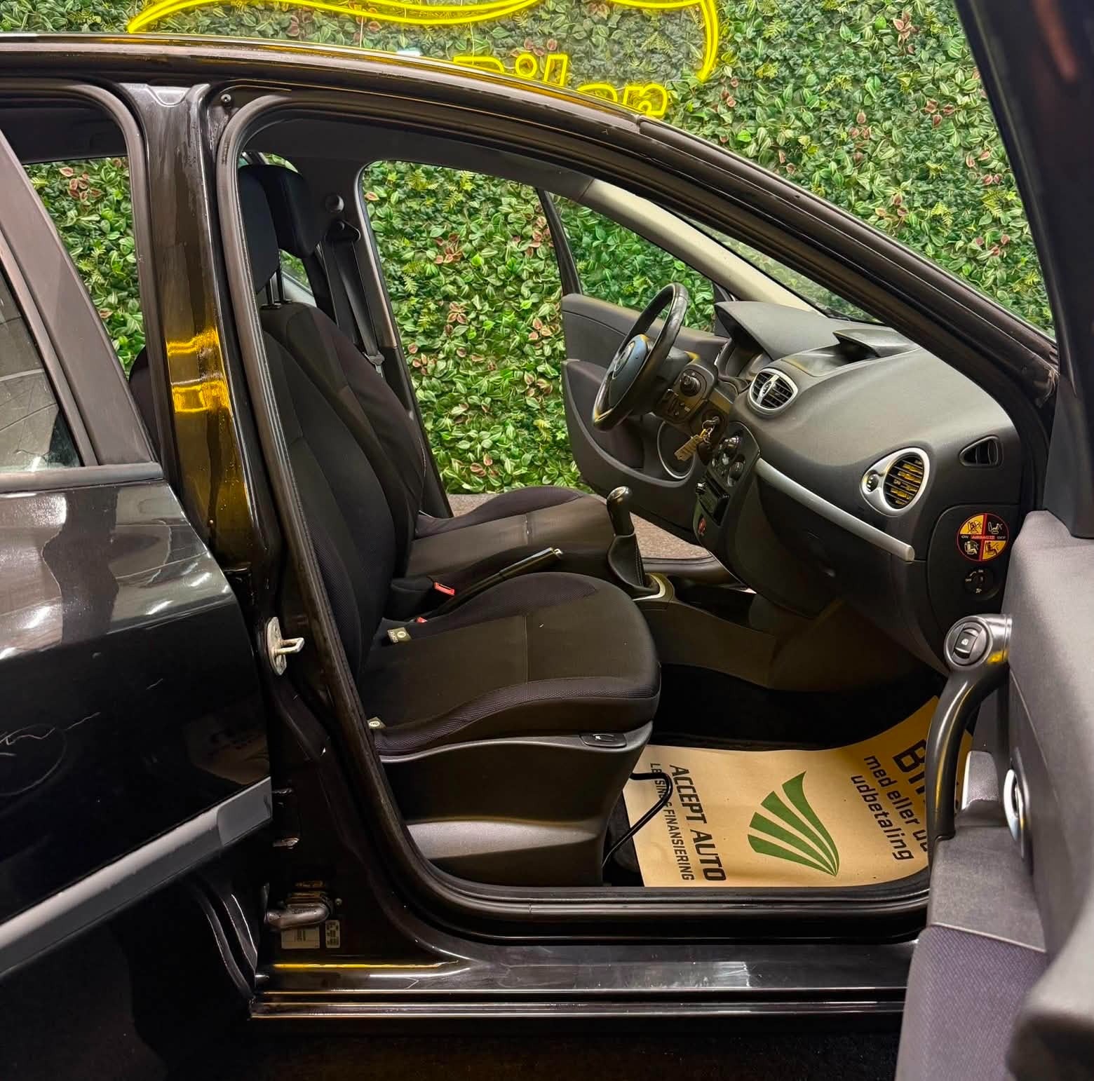 Billede af Renault Clio III 1,4 Dynamique Comfort BeatUp