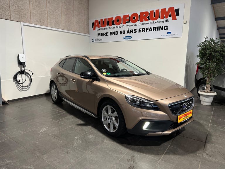 Volvo V40 CC D3 150 Momentum aut. Van