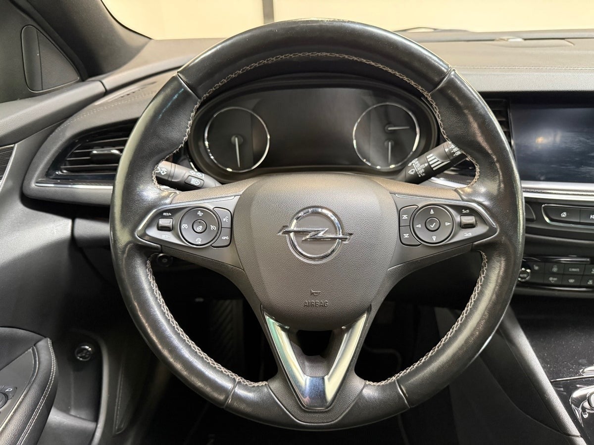 Opel Insignia D 174 Ultimate Sport Tourer aut.