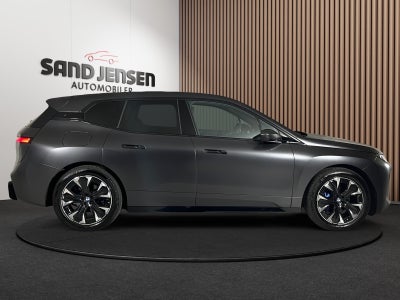 BMW iX xDrive45 M-Sport