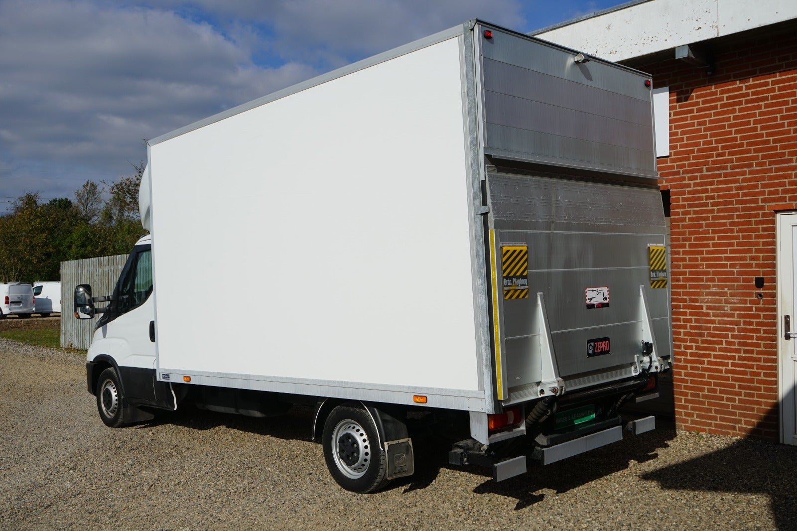 Billede af Iveco Daily 3,0 35S18 4100mm Box m/lift AG8