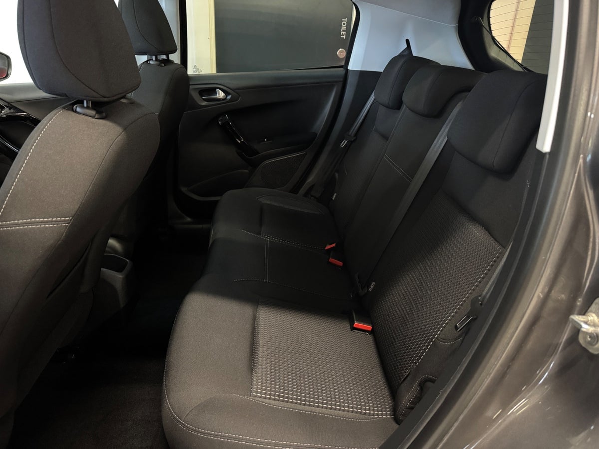 Peugeot 208 PureTech 82 Allure Sky