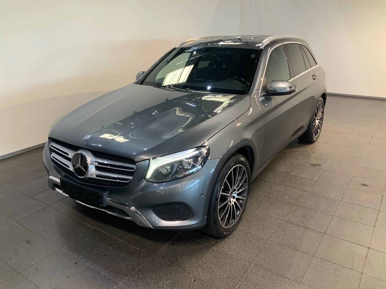 Mercedes-Benz GLC 220 d (1/8)