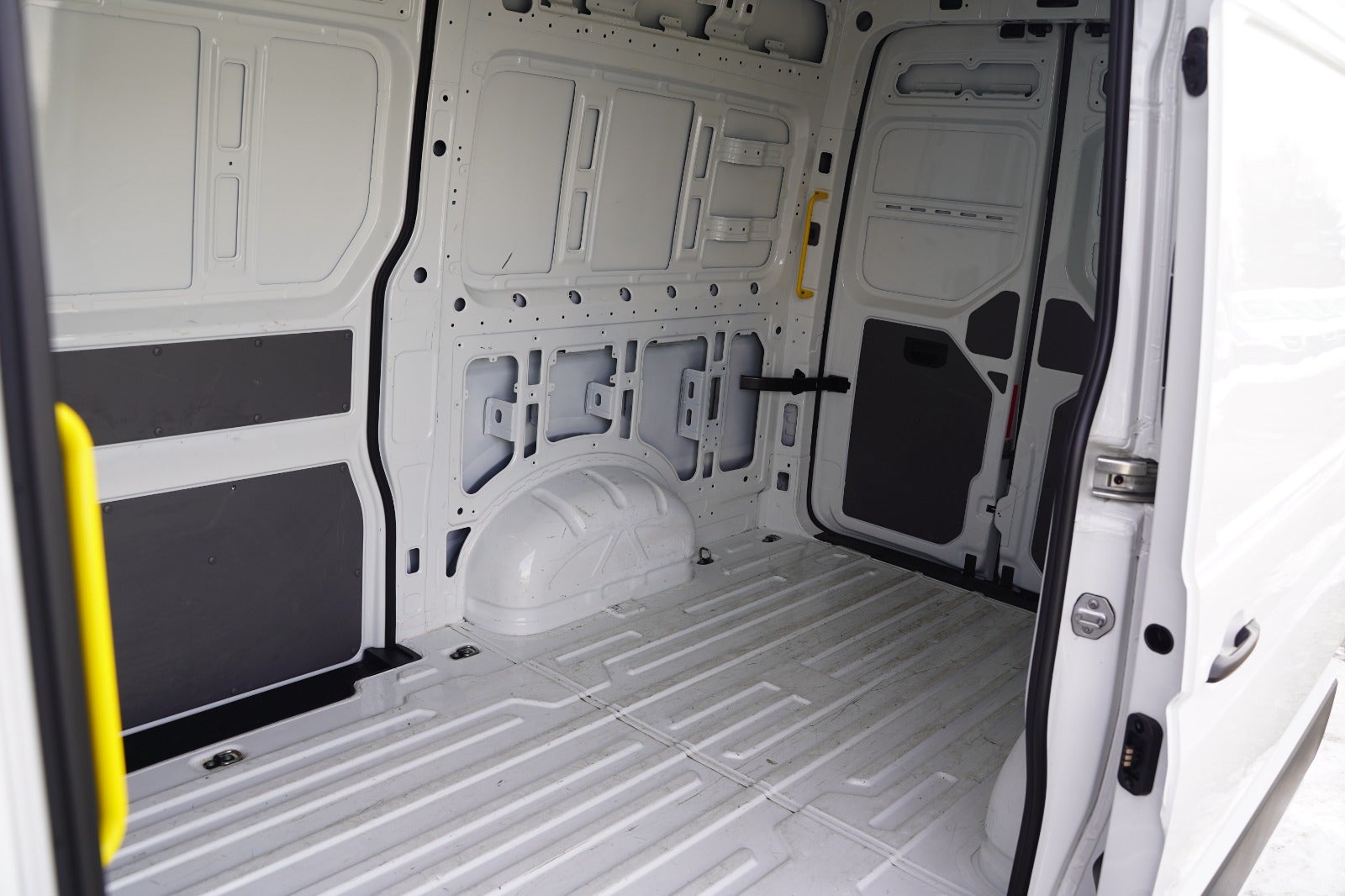 Billede af VW Crafter 35 2,0 TDi 140 Kassevogn L3H2