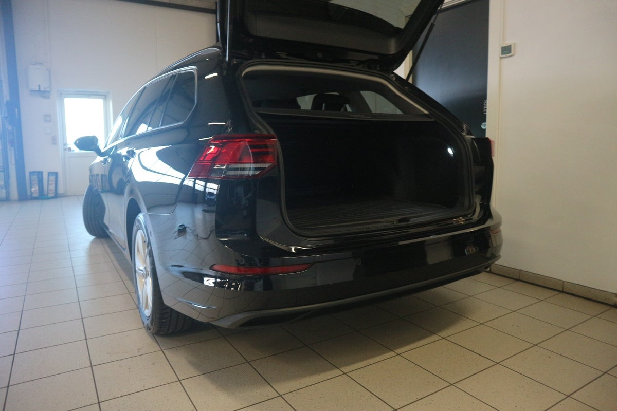 VW Golf VIII eTSi 130 Life Variant DSG