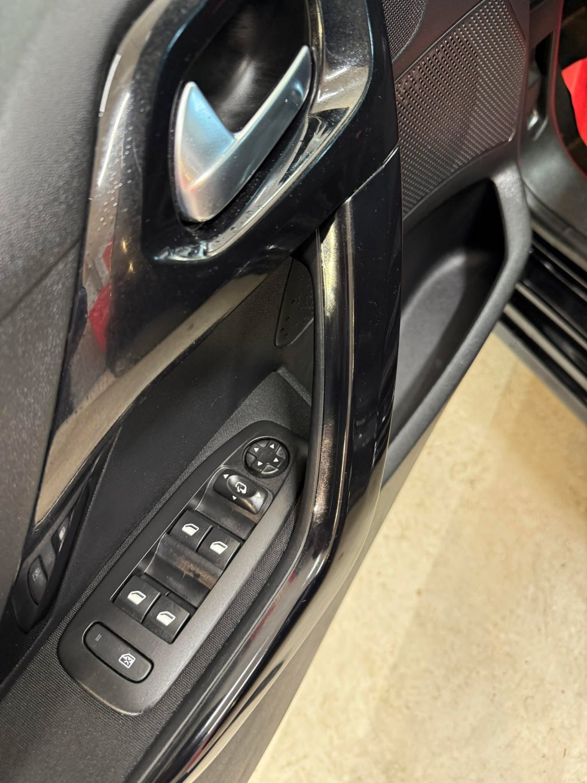 Billede af Peugeot 208 1,5 BlueHDi 100 Prestige Sky