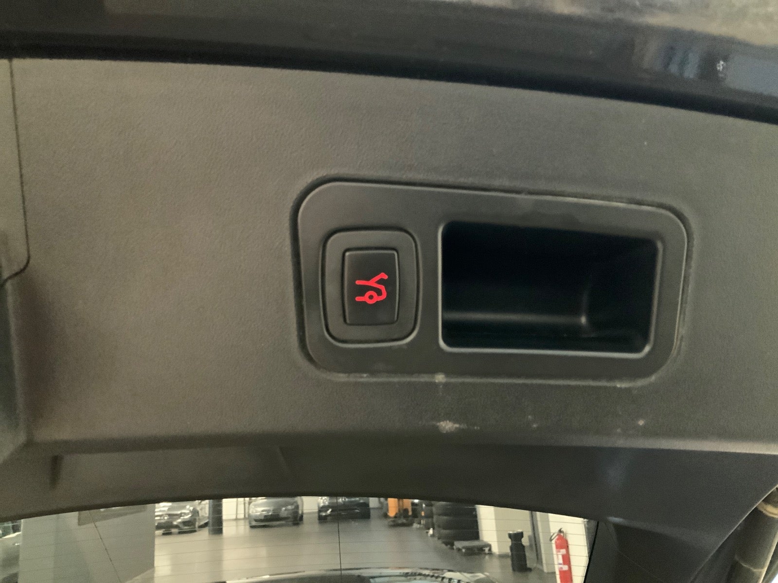 Tesla Model S (6/8)