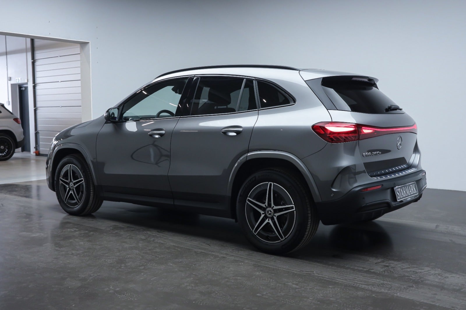 Mercedes-Benz EQA 250+ (3/8)