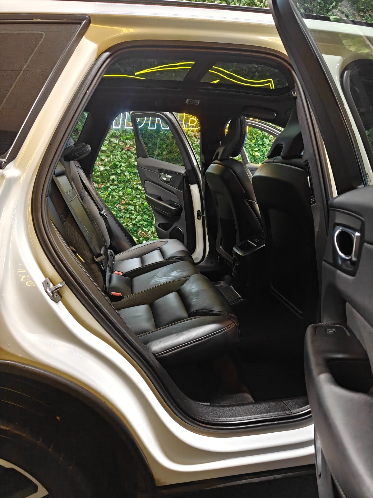 Billede af Volvo XC60 2,0 T8 ReCharge R-Design aut. AWD