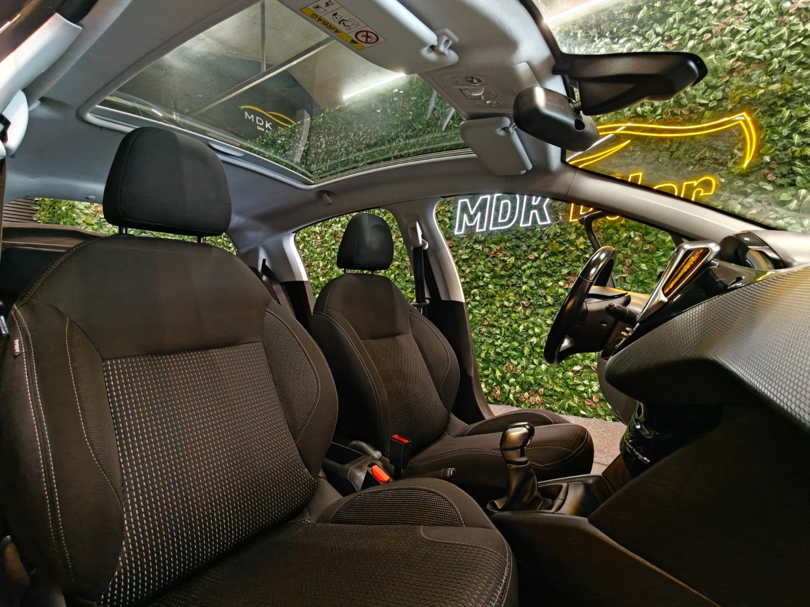 Billede af Peugeot 208 1,6 BlueHDi 100 Allure Sky