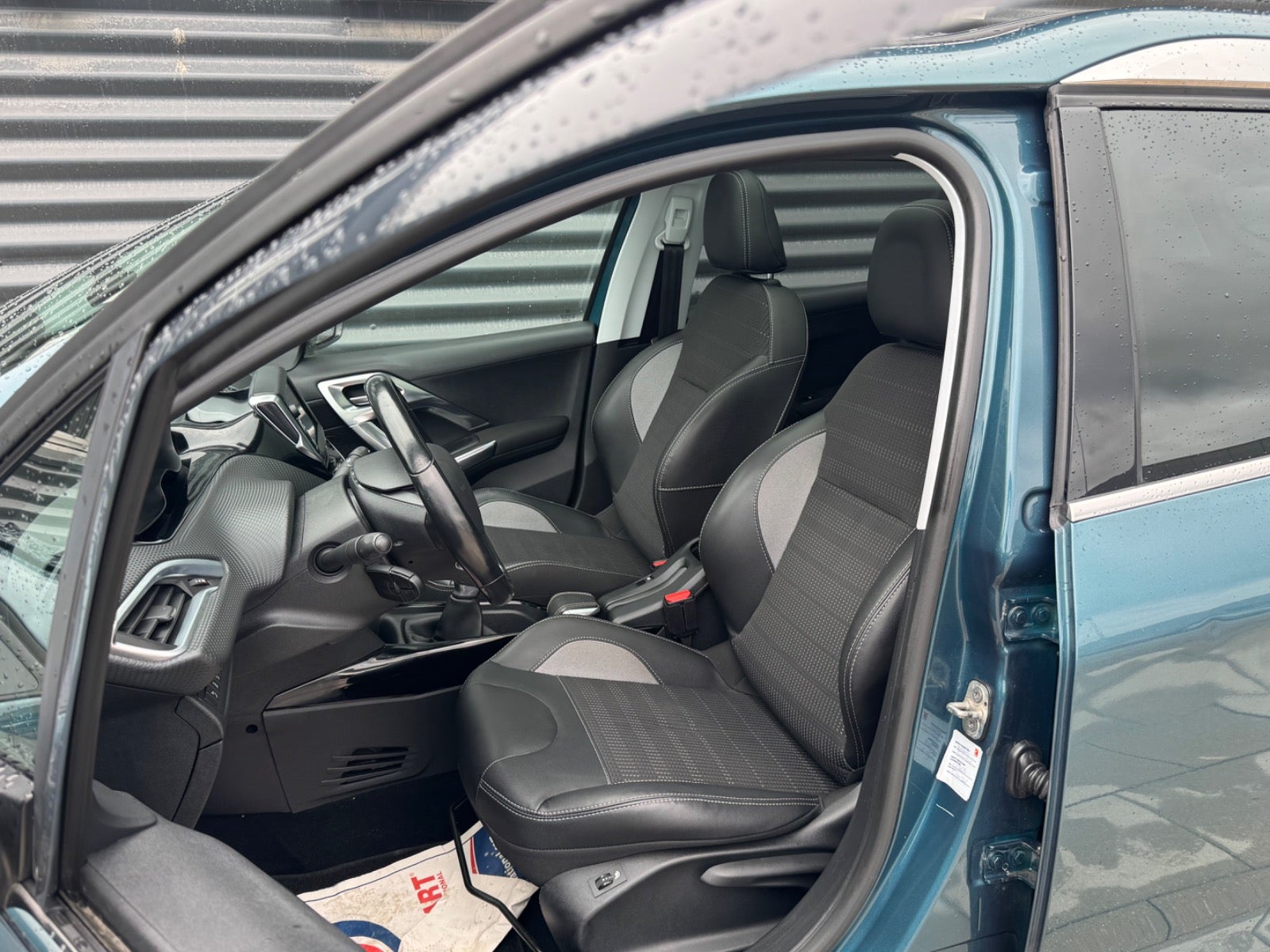 Billede af Peugeot 2008 1,6 BlueHDi 100 Allure Sky