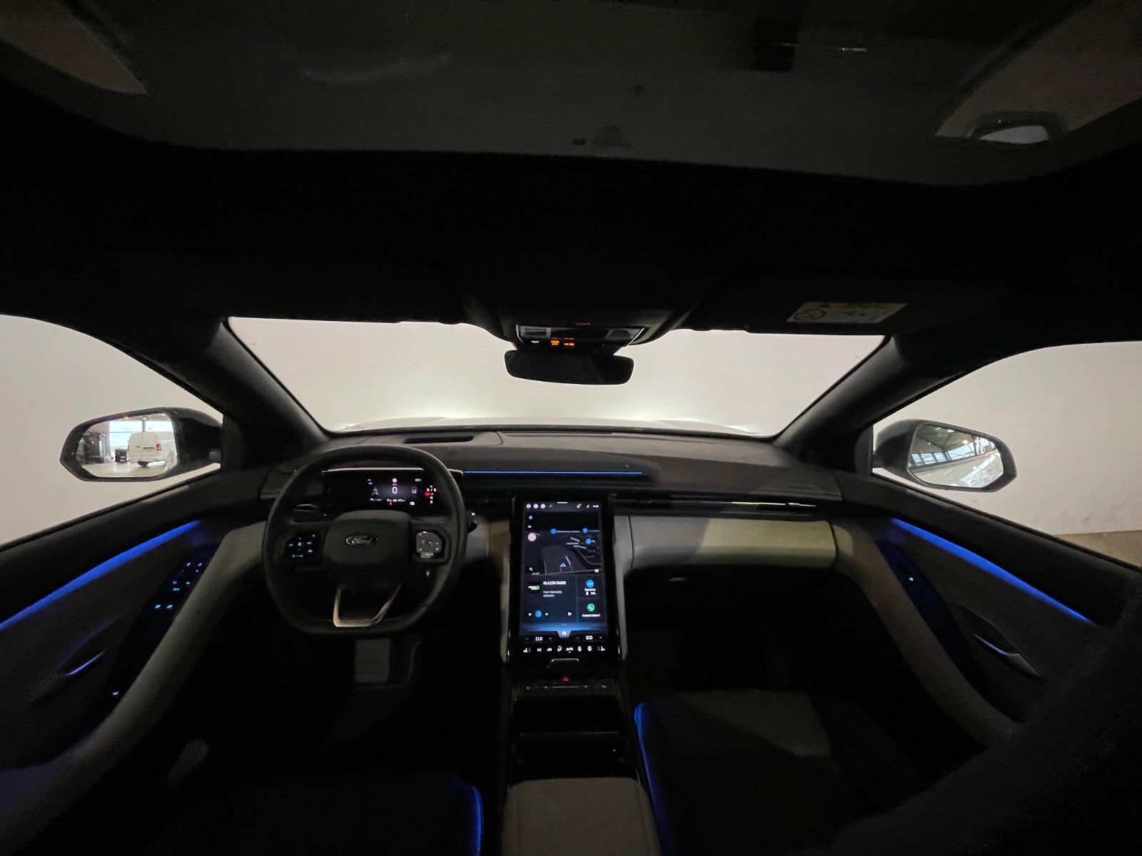 Ford Explorer Premium Extended Range