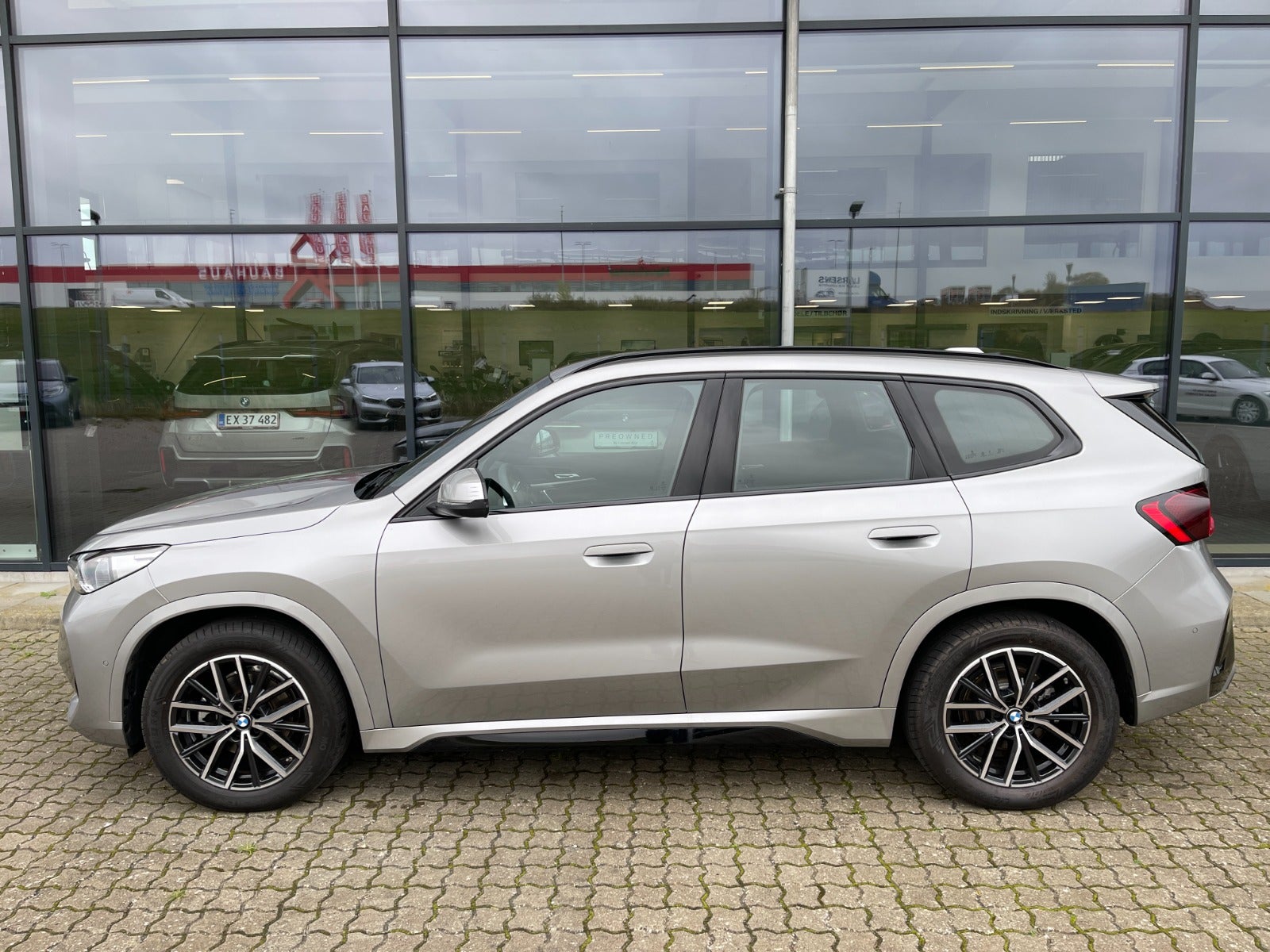 BMW iX1 eDrive20 M-Sport Premium 5d - 3